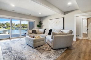 Smart TV, chimenea, estéreo, oficina