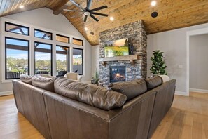 Smart TV, fireplace, stereo, offices