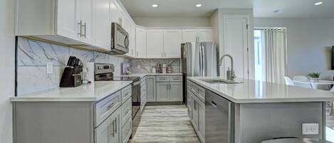 Micro-ondas, fogão, cooktop, lava-louças