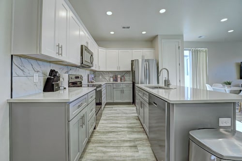 Desert Mineral Ascent- 2B2B Game Room Pet Friendly Views of CO National Monument