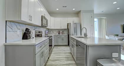 Desert Mineral Ascent- 2B2B Game Room Pet Friendly Views of CO National Monument