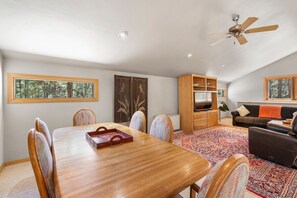 Dining - 10 Minutes To Downtown, Pet Friendly, Cozy Studio! (Durango)