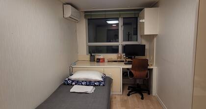Charming 1-bedroom apartment in delightful Gangnam with AC, WiFi