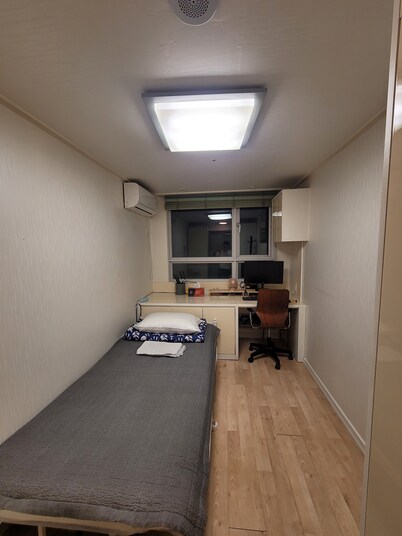 Charming 1-bedroom apartment in delightful Gangnam with AC, WiFi