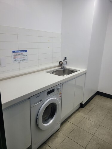 Charming 1-bedroom apartment in delightful Gangnam with AC, WiFi