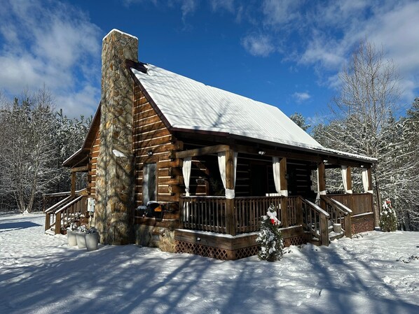 Exterior - Spring Hideaway Retreat Cabin - a Wildlands Collection property (Keysville)