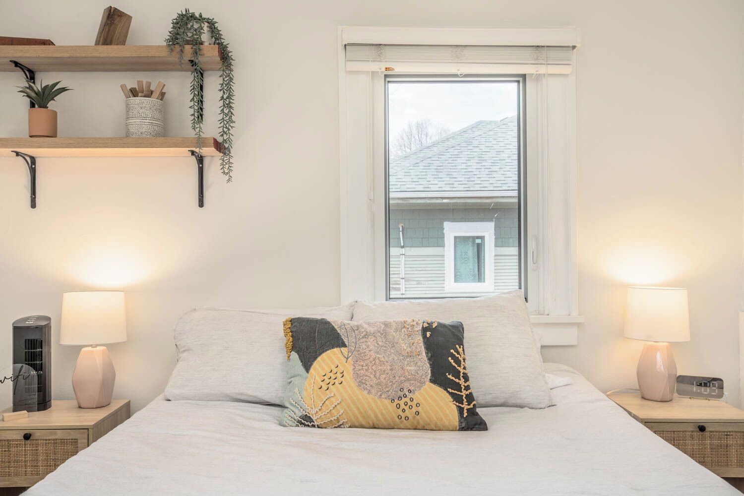 3 bedrooms, desk, iron/ironing board, travel cot