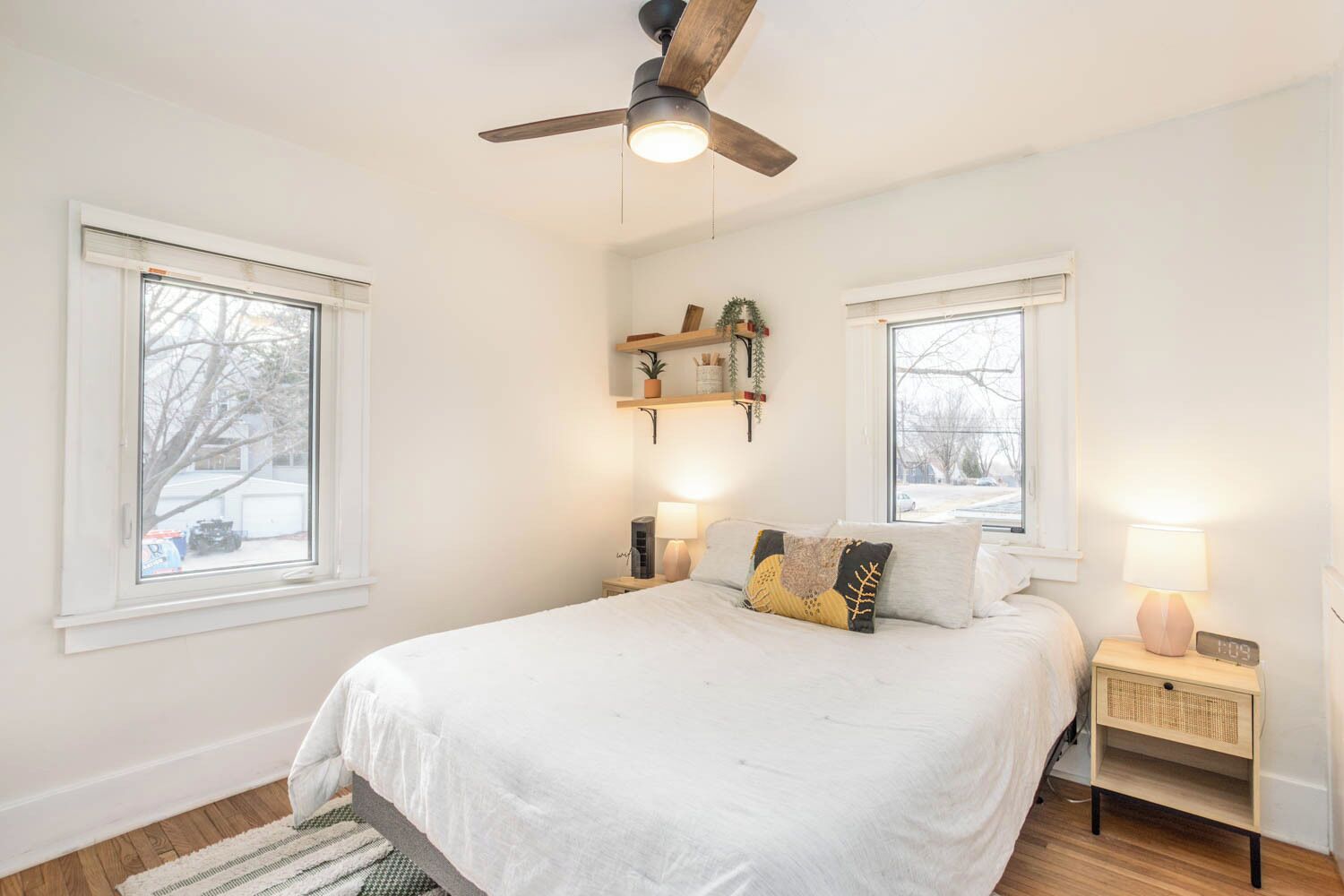 3 bedrooms, desk, iron/ironing board, travel crib