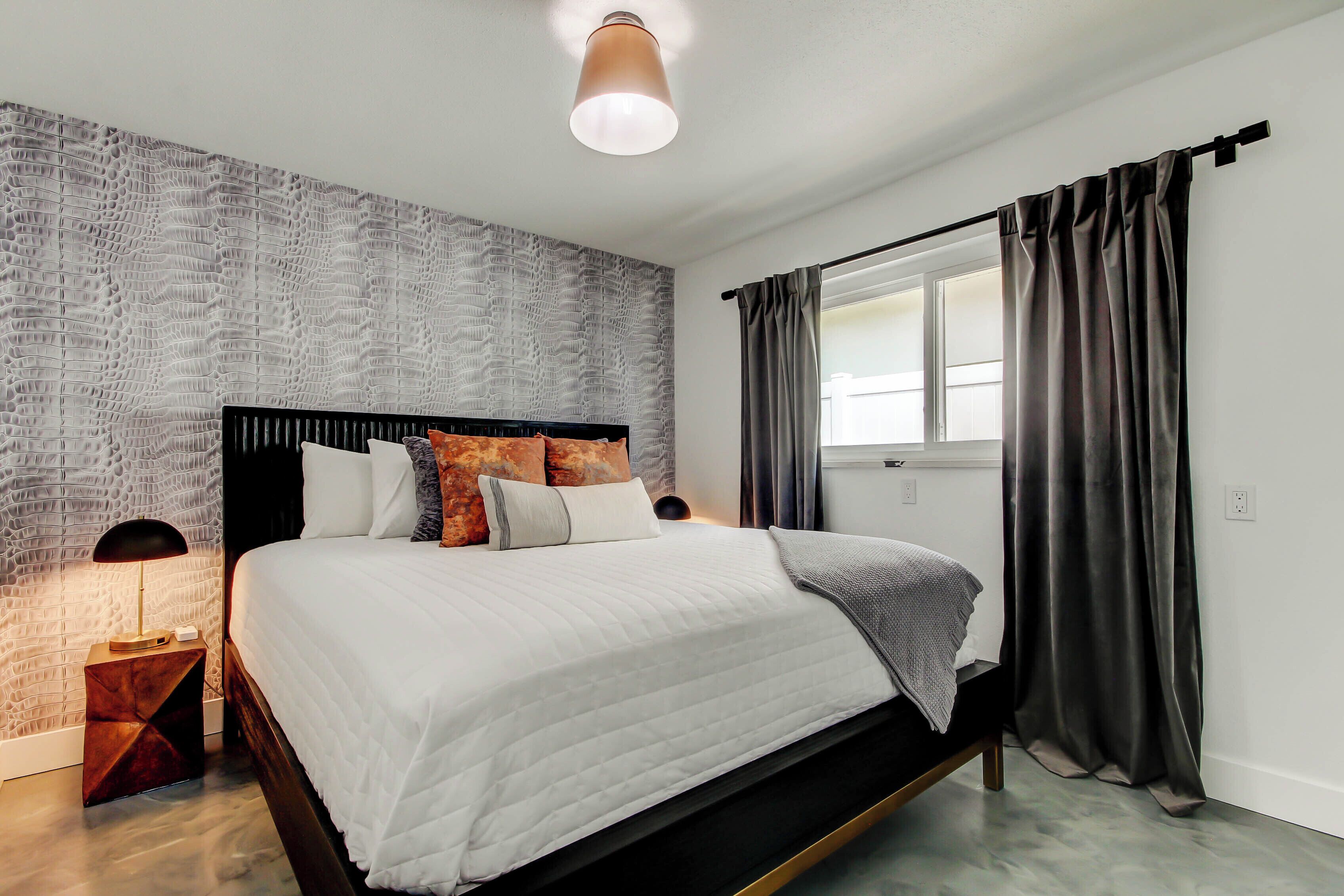 2 bedrooms, desk, iron/ironing board, travel crib