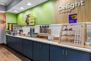 Free daily continental breakfast - Spark by Hilton Cincinnati Fairfield (Cincinnati)