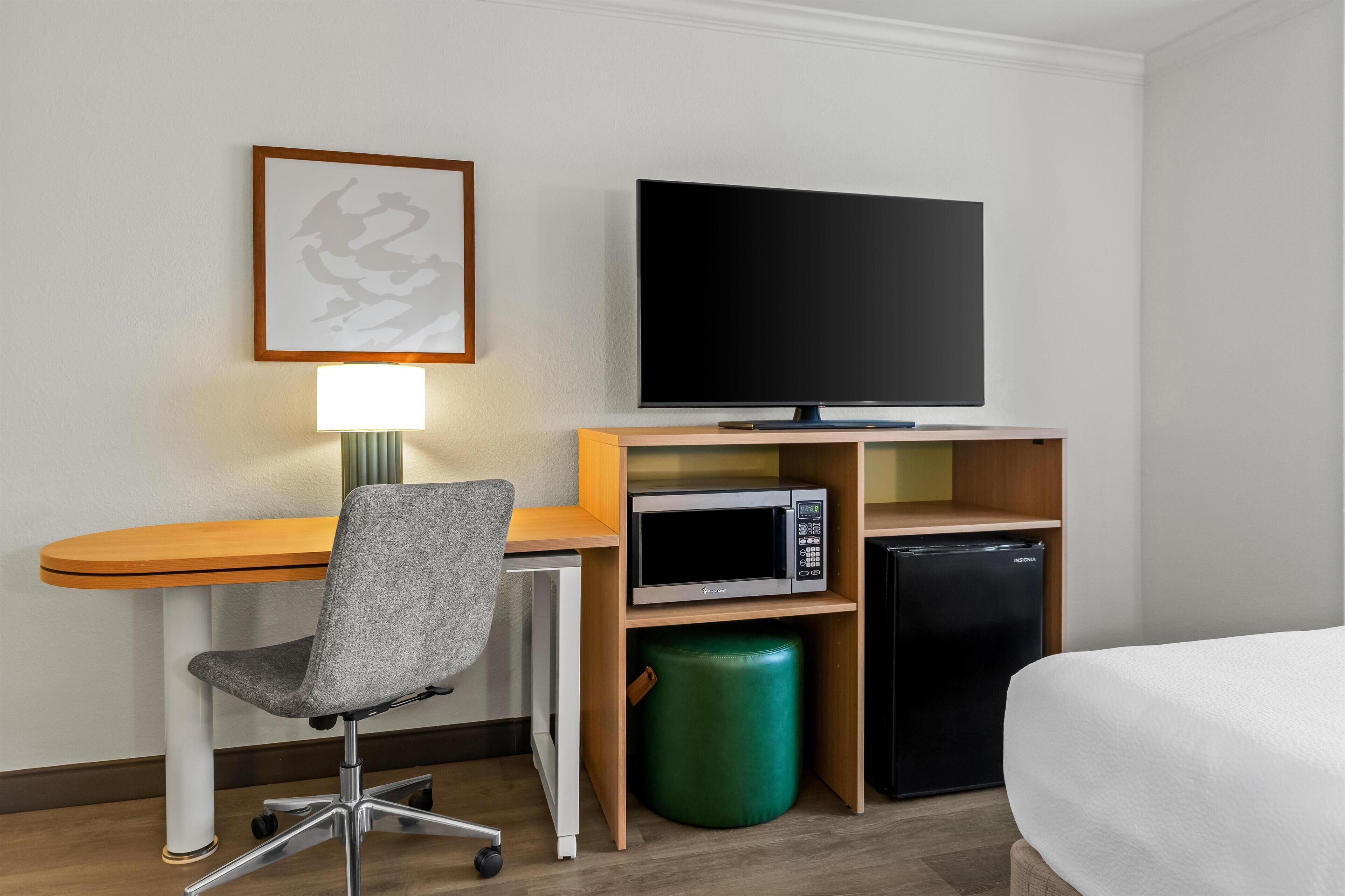 Room, 1 King Bed with Sofa bed, Microwave | WiFi (free), bed sheets