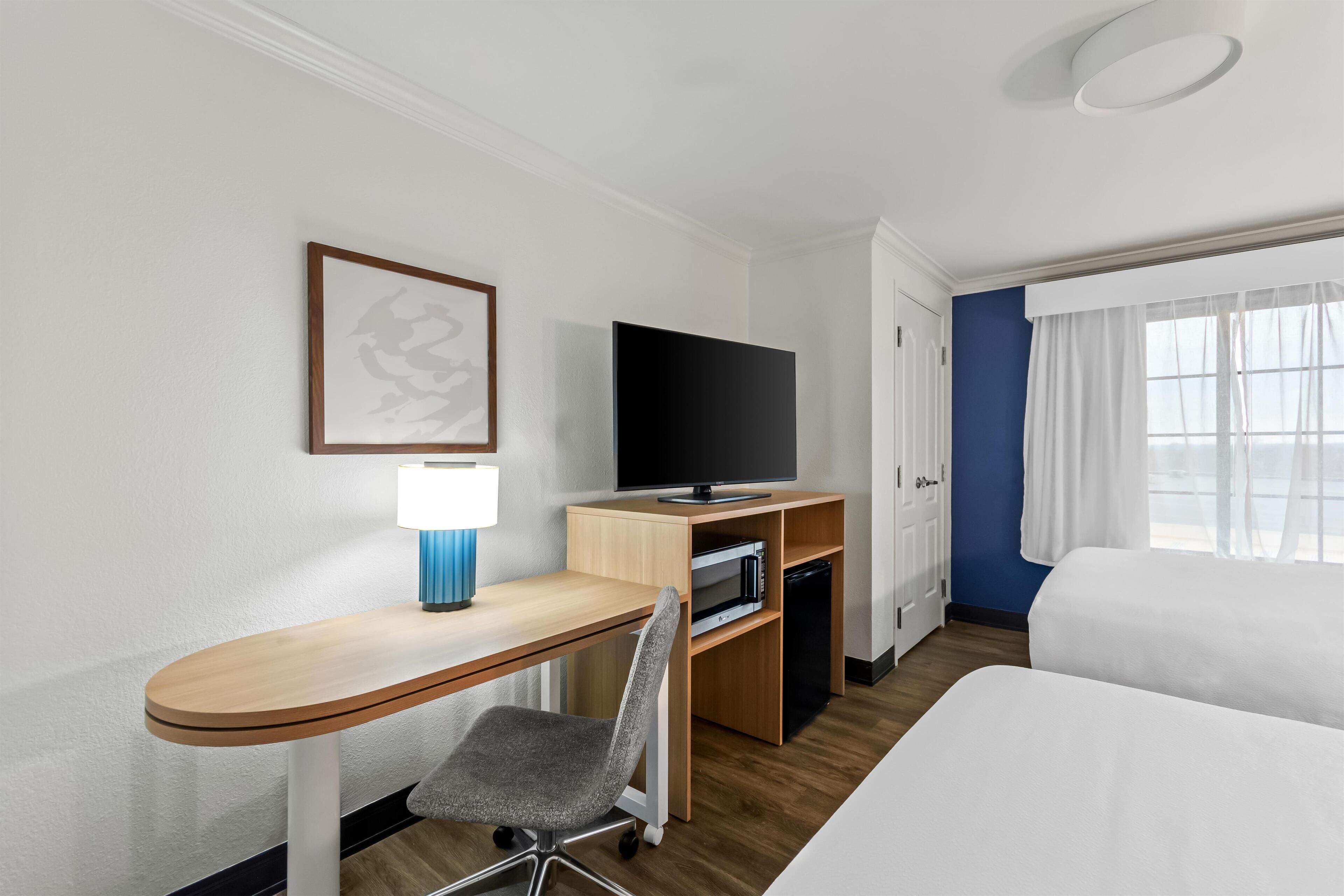 Suite, Multiple Beds, Microwave | WiFi (free), bed sheets