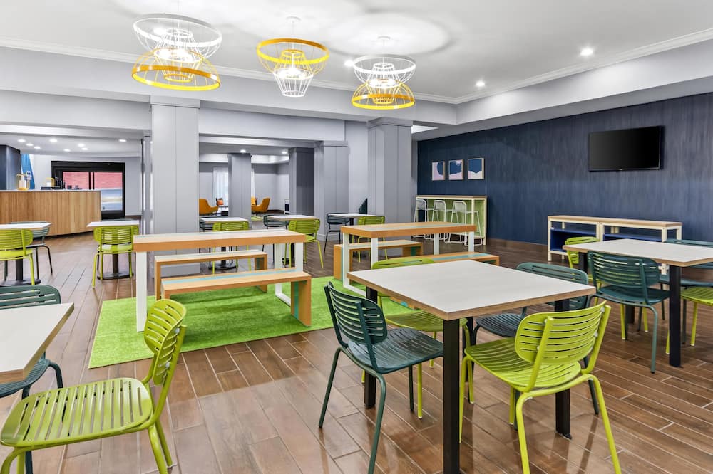 Spark by Hilton Cincinnati Fairfield