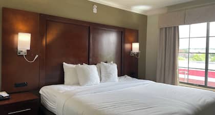 Spark by Hilton Cincinnati Fairfield