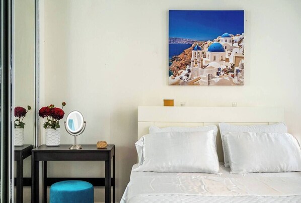Iron/ironing board, WiFi, bed sheets