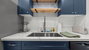 Coffee/tea maker, fridge, microwave, oven