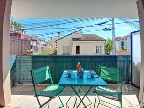 Outdoor dining - Les Félibres by Interhome (La Seyne Sur Mer, Les Sablettes)