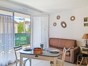 Dining - Les Félibres by Interhome (La Seyne Sur Mer, Les Sablettes)
