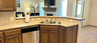 Comfortable South Edmond Home - 4bed 2bath