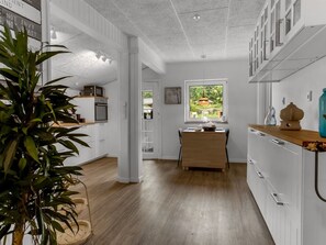 Jääkaappi, mikroaaltouuni, astianpesukone
