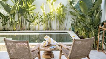 Villa Deluxe, 1 chambre, patio, vue piscine | Coin séjour