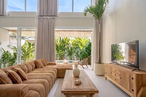 50-inch TV with cable channels - Villa Pia Pererenan (Munggu)