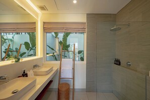Shower, free toiletries, hair dryer, towels - Villa Pia Pererenan (Munggu)
