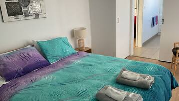 2 bedrooms, iron/ironing board, bed sheets