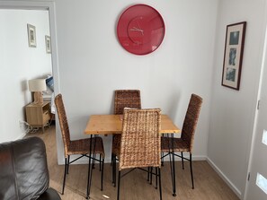 Dining - Seaduce, only 300m to the beach! (St Leonards)