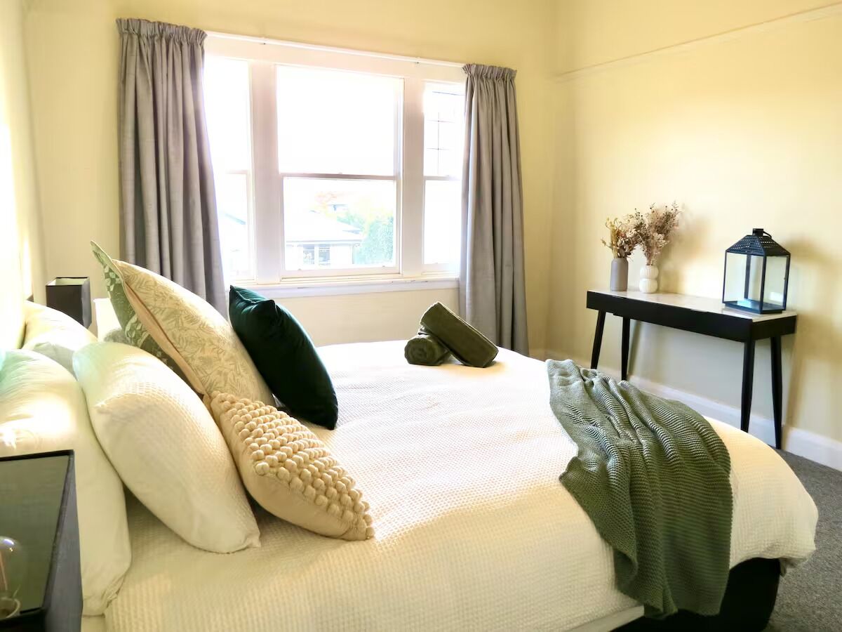 2 bedrooms, bed sheets