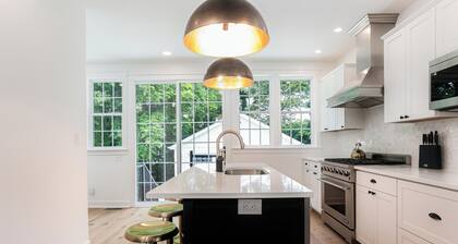 Walk to ND stadium 1 mile, game room w/ arcades, shuffleboard, close to downtown