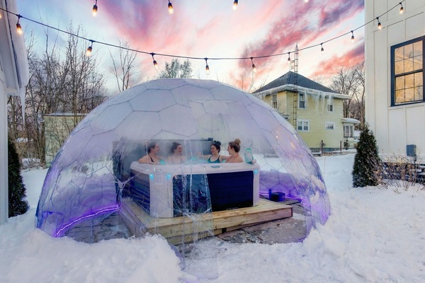 Outdoor spa tub