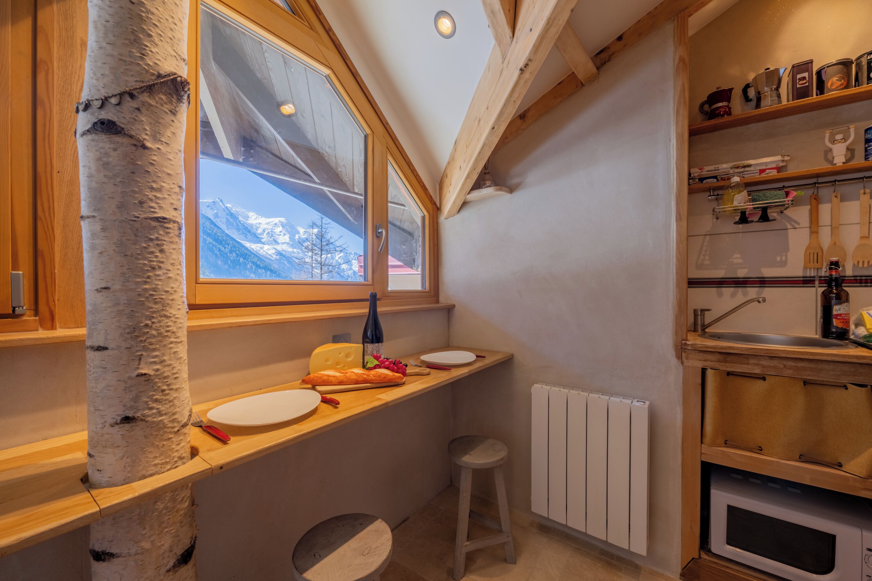 Fridge, oven, stovetop, cookware/dishes/utensils