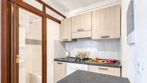 Private kitchen - Lovely Studio In Mountain Village, Breil-sur-Roya, France (Breil-sur-Roya)
