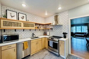 Private kitchen - Stylish City Escape :: Spacious, Comfy & Close to Everything (Sioux Falls)