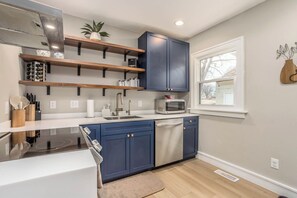 Unclassified image, 3 of 22, button