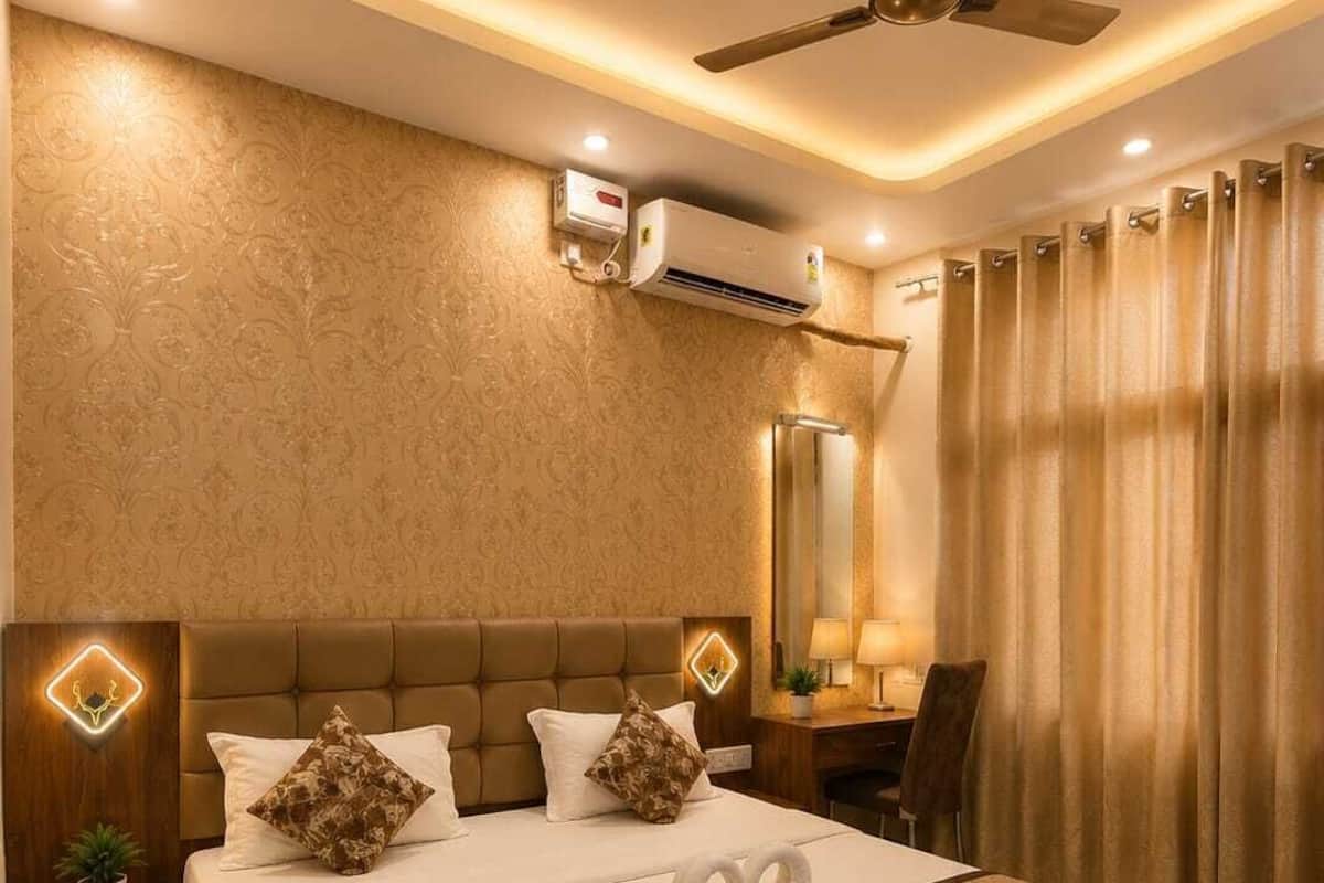 Deluxe Double Room, City View | Desk, laptop workspace, free WiFi