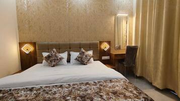 Desk, laptop workspace, free WiFi