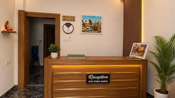 Desk, laptop workspace, free WiFi
