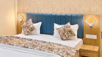 Desk, laptop workspace, free WiFi