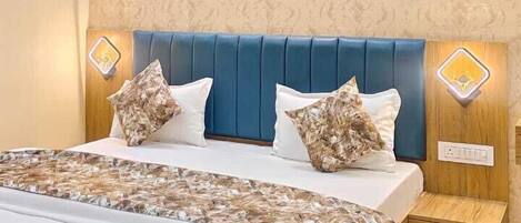 Deluxe Double Room, City View | Desk, laptop workspace, free WiFi