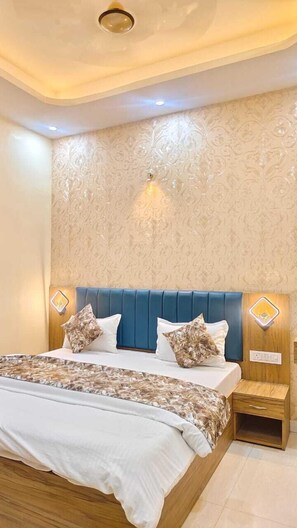 Bureau, espace de travail pour ordinateur portable, Wi-Fi gratuit