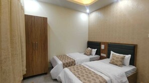 Habitación Deluxe doble, vistas a la ciudad | Escritorio, espacio para trabajar con un portátil, wifi gratis