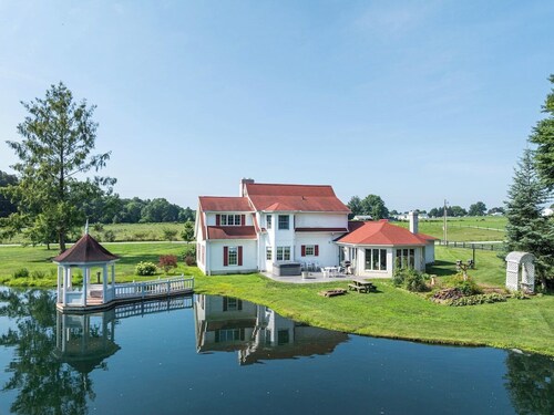 Country Cottage is a charming rental located in Apple Creek, OH.