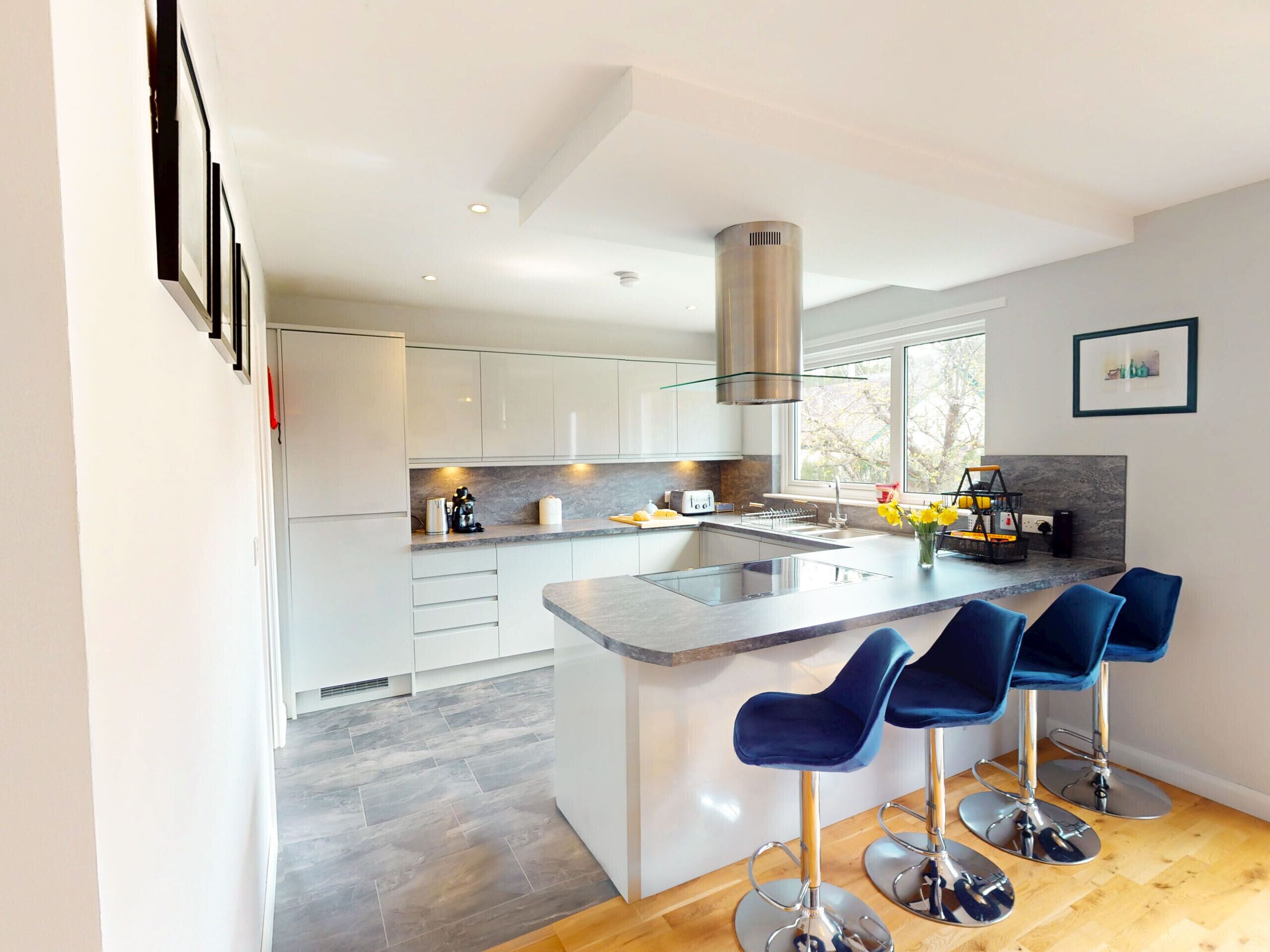 Kjøleskap, mikrobølgeovn, ovn og oppvaskmaskin