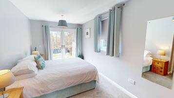 4 bedrooms, iron/ironing board, travel cot, free WiFi