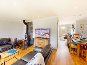 Televisie en een open haard