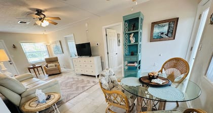 The Flip Flop Waterfront Beach Retreat - Close to Beaches