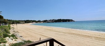 Apartment with pool and parking 1km beach