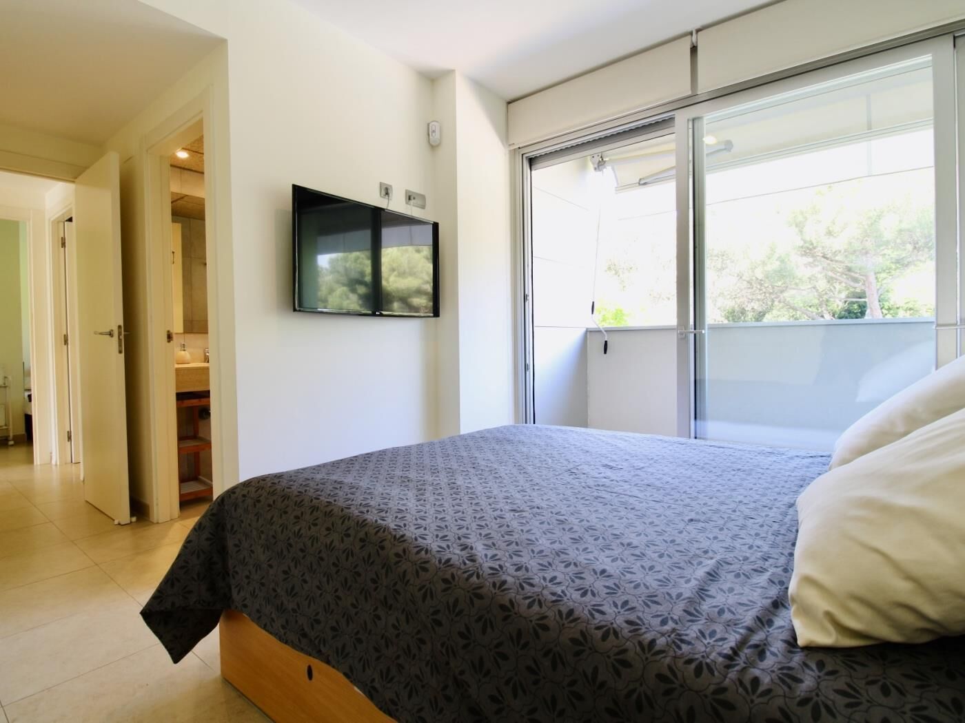 3 bedrooms, iron/ironing board, internet, bed sheets